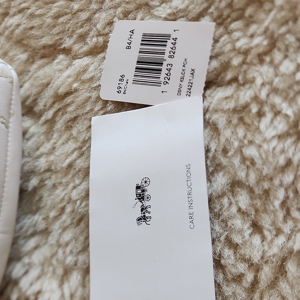 Adorable NWT Coach Disney X Bambi Kisslock Wallet ๐ค๐ฆ๐ฉท - Picture 13 of 16